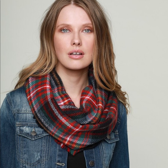 •LAST ONE• Noel Black Woven Plaid Infinity Scarf - Picture 2 of 3